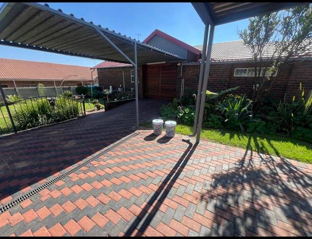 3 BEDROOM HOUSE FOR SALE IN GREENHILLS